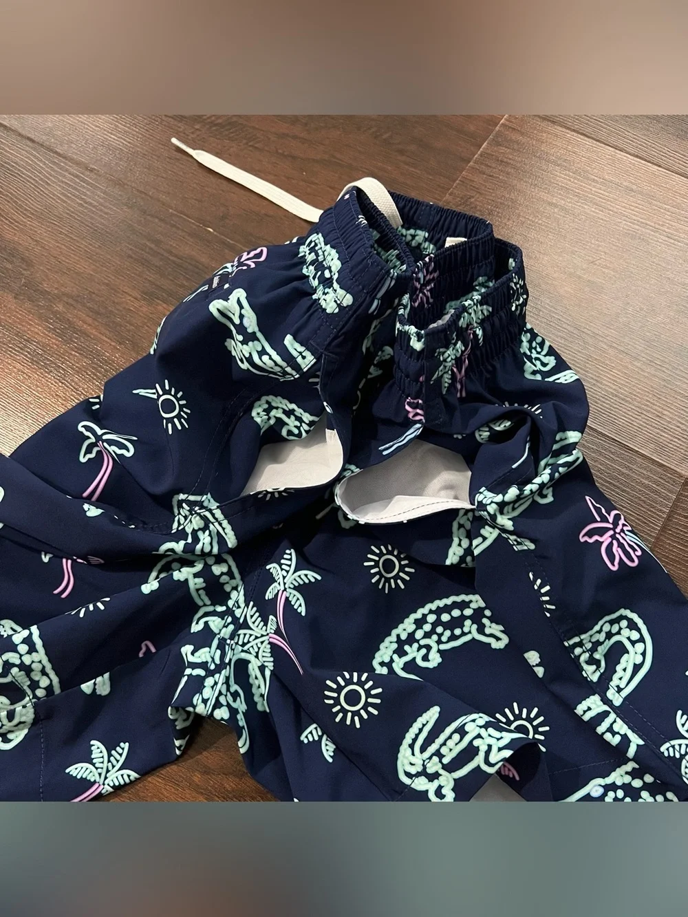 Chubbies The Neon Glades Navy Alligator Palm Swim Trunks 5.5” Lined Mens L
